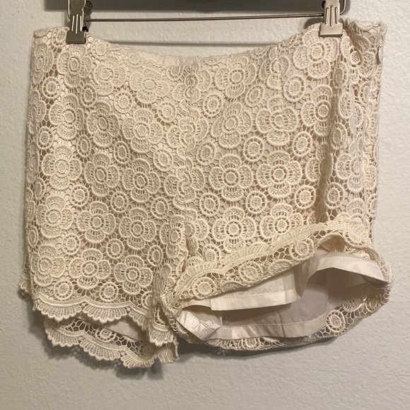 BANANA REPUBLIC Cream short Size 10P - Picture 3 of 5